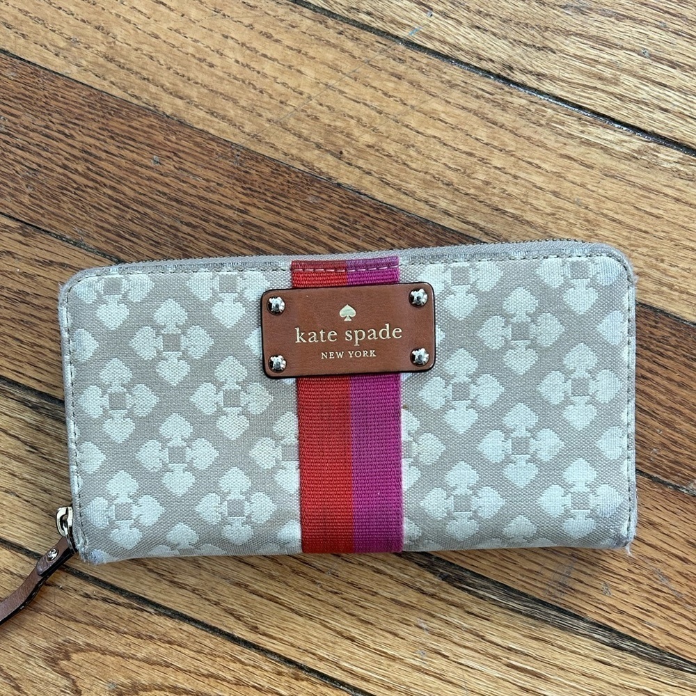 Kate Spade Neda Fabric Wallet, 7.5”x4”x1”